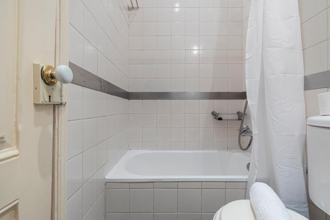 Apartment Typical 2bdr In By Lovelystay Lissabon
